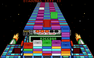 Klax (Atari ST) screenshot: Tiles can build up quickly!