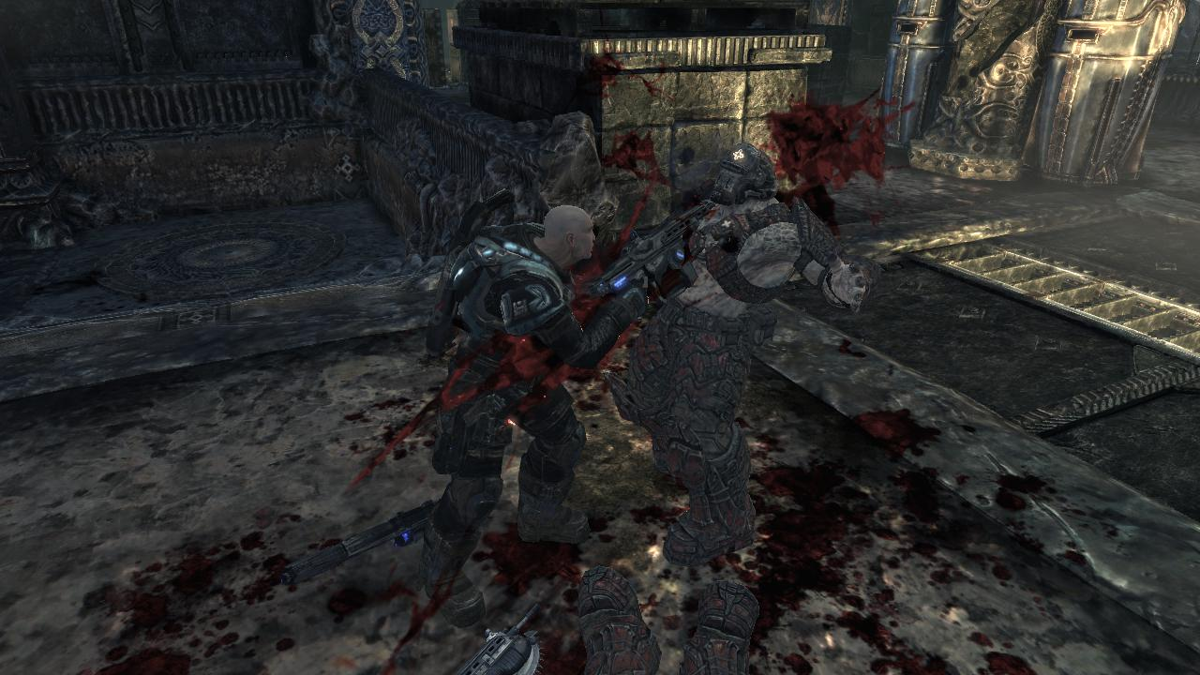 Gears of War 2 (Xbox 360) screenshot: Lt. Minh Young Kim is cutting a Locust into pieces.