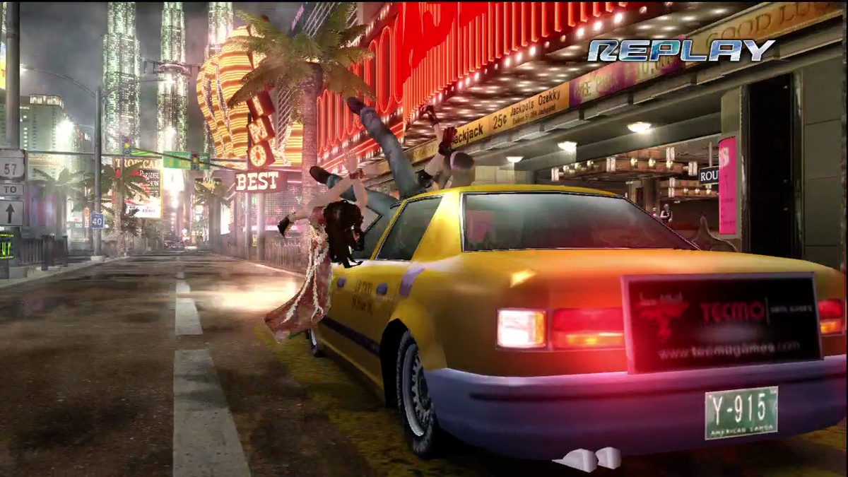 Dead or Alive 4 (Xbox 360) screenshot: Watch the traffic!