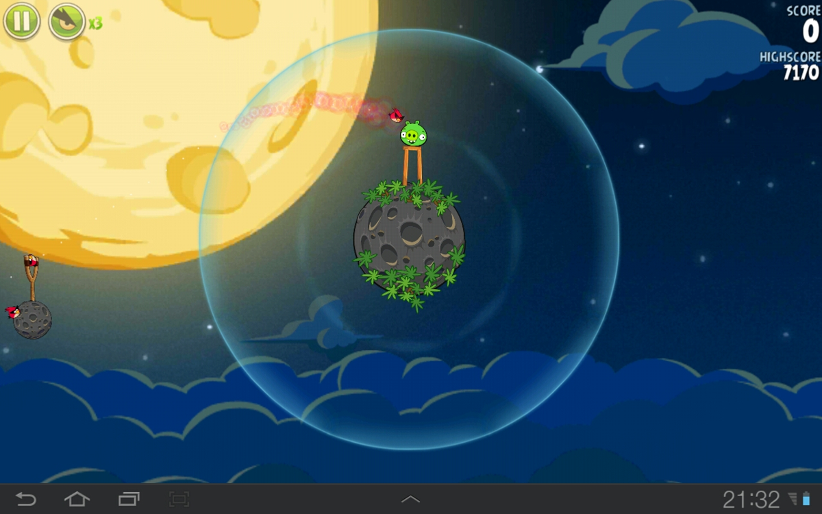Angry Birds: Space (Android) screenshot: My bird orbiting the planet