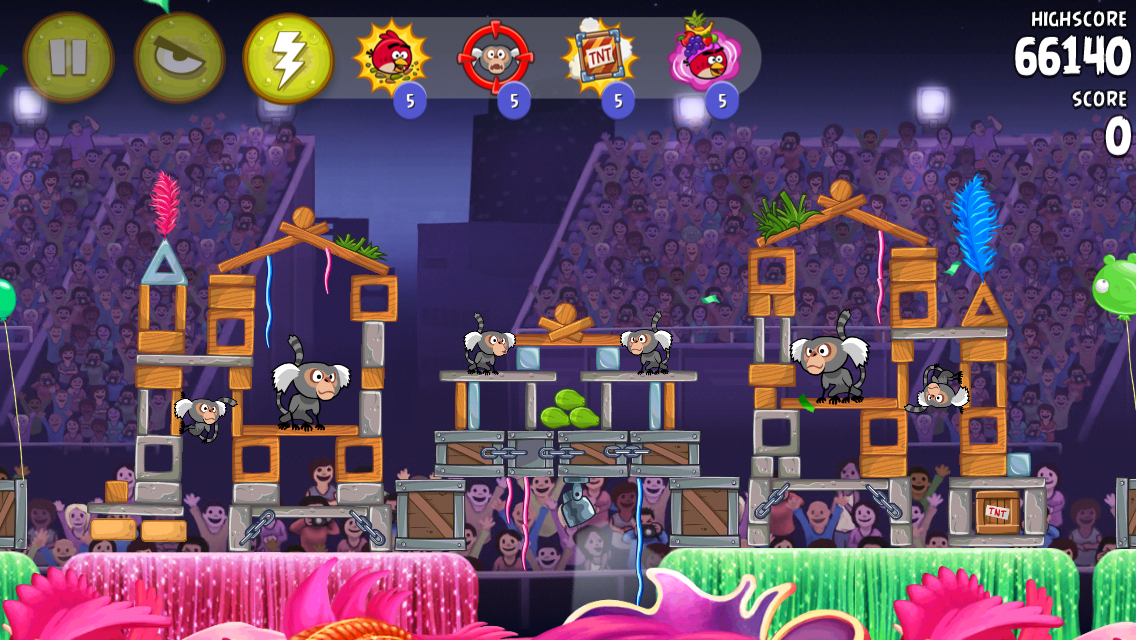Angry Birds: Rio (iPhone) screenshot: Hmm, this circus location looks tricky