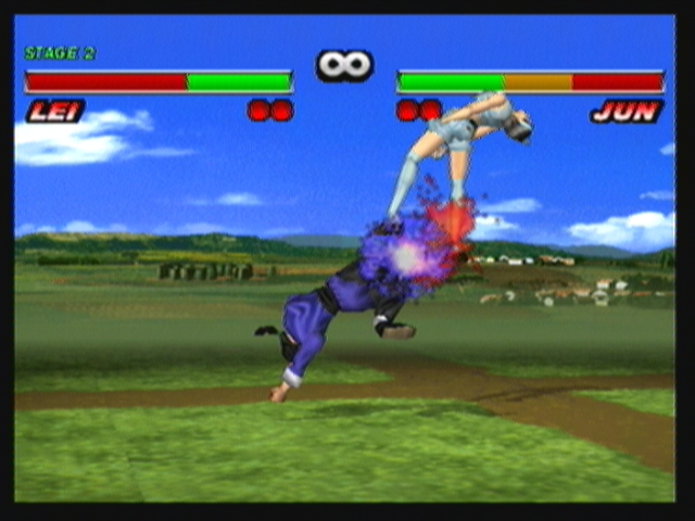 Tekken 2 (Zeebo) screenshot: Lei knocks Jun back after playing dead.