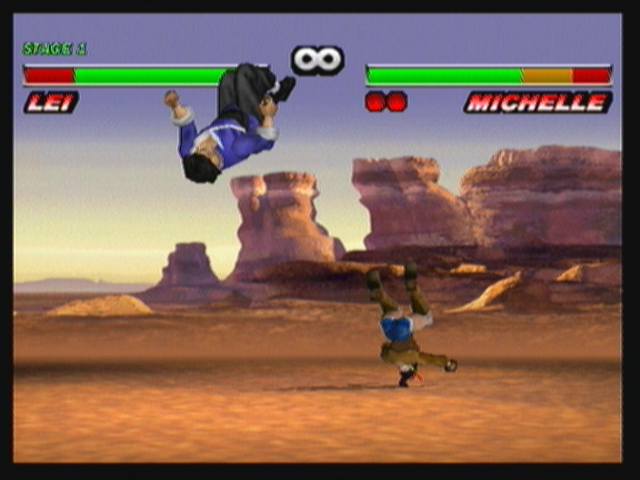 Tekken 2 (Zeebo) screenshot: Lei grabs and kicks Michelle.