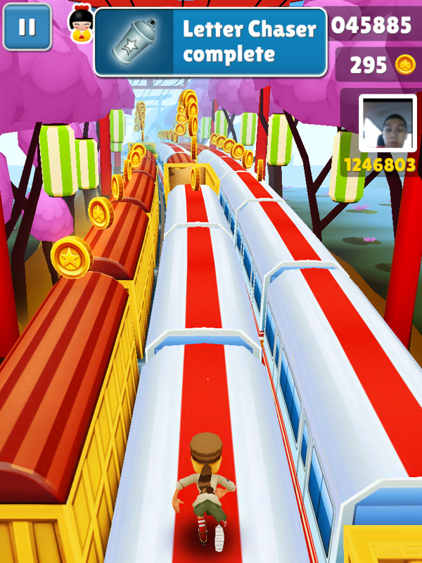 Subway Surfers (iPad) screenshot: I've normally had the Letter Chaser award including the Super Mystery Box completed.