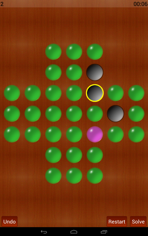 Peg Solitaire (Android) screenshot: Playing the "Classic" layout. The purple peg is the one selected, which we can move to the yellow hole.