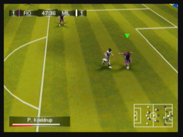 FIFA Soccer 09 (Zeebo) screenshot: This is the action camera, with a much closer angle.