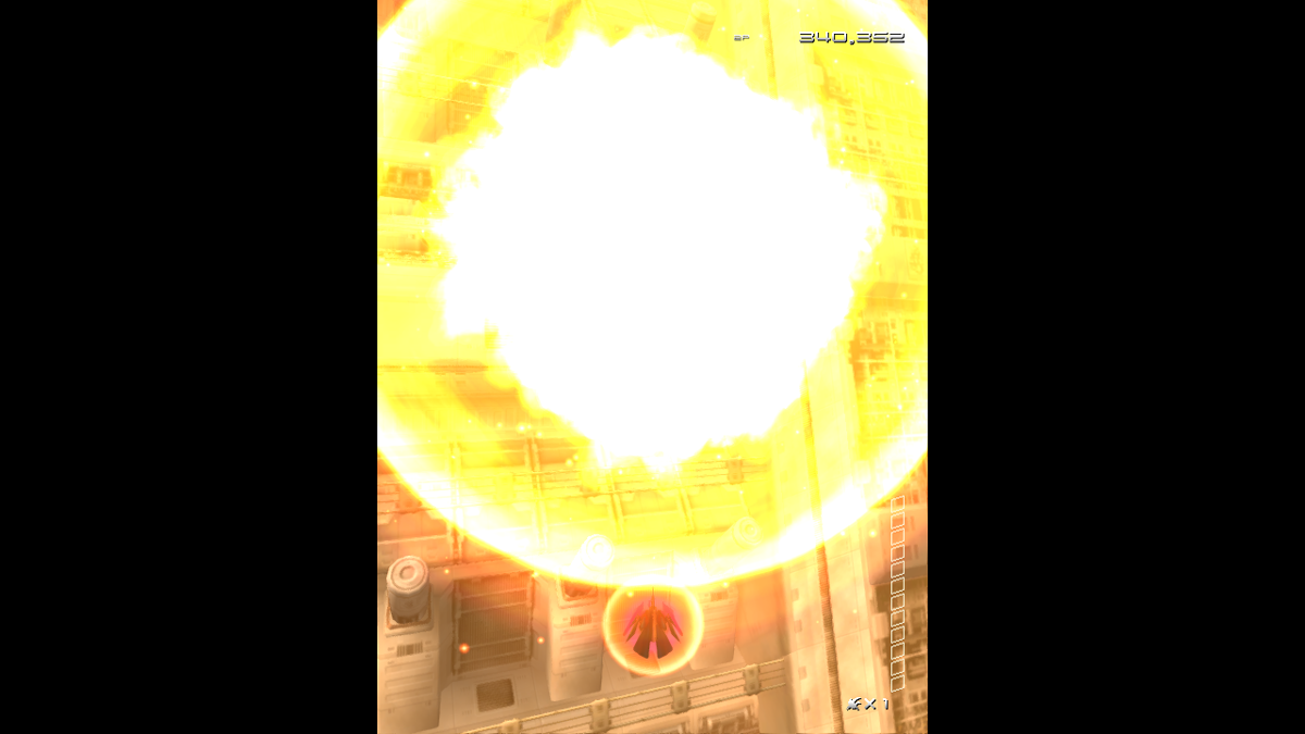 Ikaruga (Windows) screenshot: The huge explosion