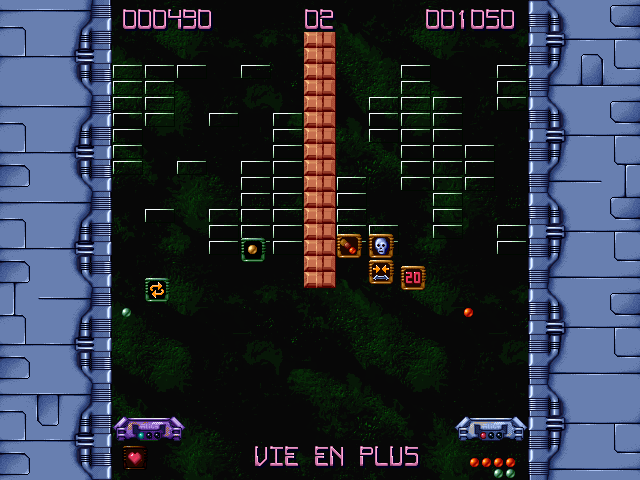 Brick Blaster (Windows) screenshot: Duel mode: each player gets a distinct set of colored power-ups