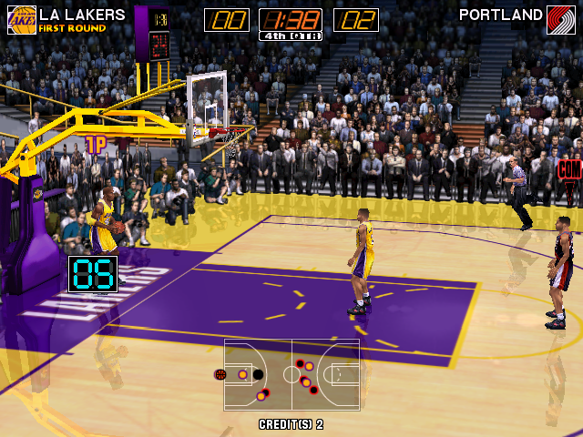 Virtua NBA (Arcade) screenshot: Lakers with the throw in
