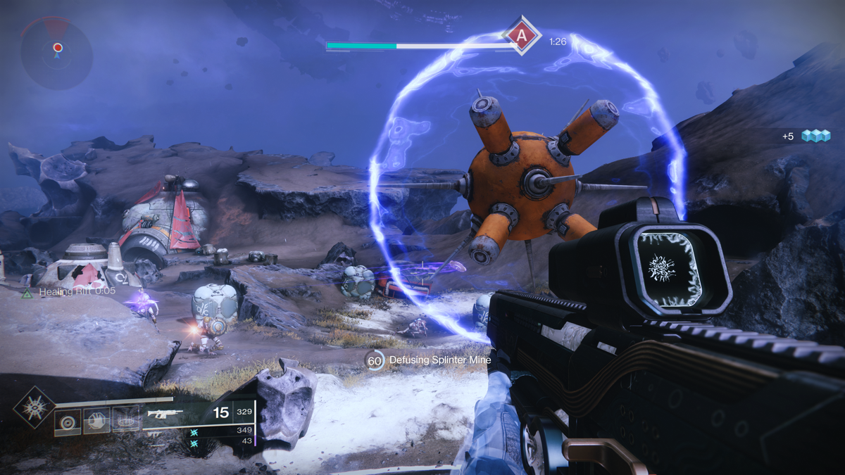 Destiny 2: Forsaken (Xbox One) screenshot: I'm defusing a splinter mine while under attack by Scorn fighters.