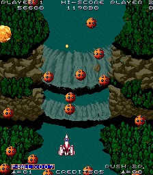 Sky Soldiers (Arcade) screenshot: Firing the secondary weapon releases balls that kill anything on screen.