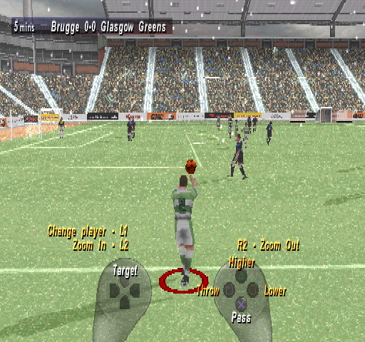 Striker Pro 2000 (PlayStation) screenshot: Stadio Roma. Sideline view. Throw in.