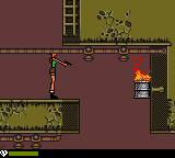 Lara Croft: Tomb Raider - Curse of the Sword (Game Boy Color) screenshot: The burning barrel will explode if you shoot it