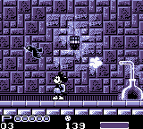 Tokyo Disneyland: Mickey no Cinderella Shiro Mystery Tour (Game Boy) screenshot: Dangerous corridors