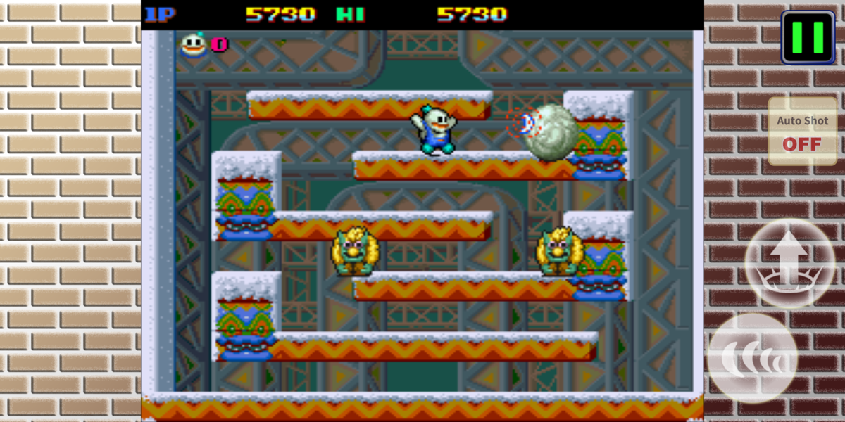 Snow Bros. Classic (Android) screenshot: Rolling a snow ball