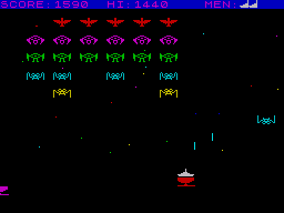 Alien Destroyer (ZX Spectrum) screenshot: Enemies will break formation to dive bomb you.