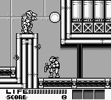 Teenage Mutant Ninja Turtles III: Radical Rescue (Game Boy) screenshot: Missile-shooting robot