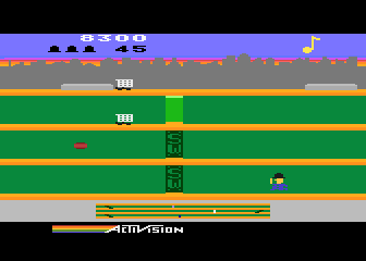 Keystone Kapers (Atari 8-bit) screenshot: Here's the very slow elevator