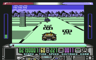 Chase H.Q. (Commodore 64) screenshot: Watch out for the barricades