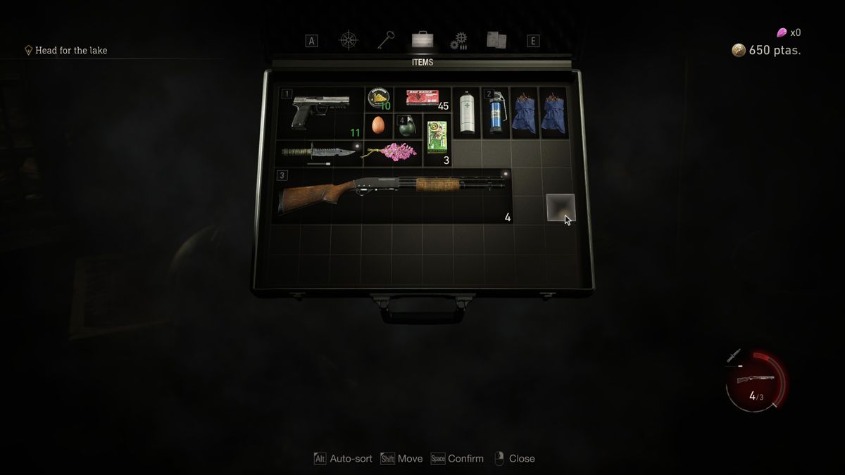 Resident Evil 4 (Windows) screenshot: Item management in the inventory briefcase