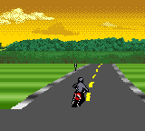 Harley-Davidson: Race Across America (Game Boy Color) screenshot: Leaning into the corner