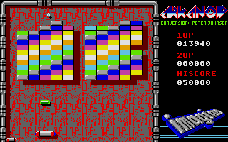 Arkanoid (Atari ST) screenshot: Catch the green capsule for sticky paddle
