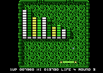 Arkanoid (Atari 8-bit) screenshot: Gameplay with the extra wide paddle