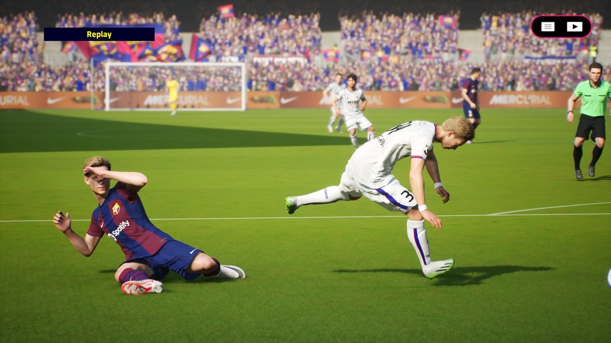 eFootball 2022 (PlayStation 5) screenshot: Dangerous tackling
