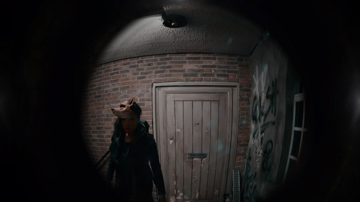 Erica (PlayStation 4) screenshot: Looking through the peephole