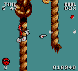 Cool Spot (Game Gear) screenshot: Climb up the ropes