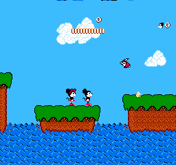Mickey Mousecapade (NES) screenshot: Jumping on platforms at the ocean