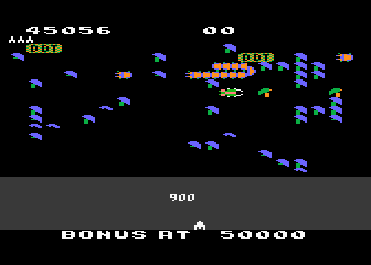 Millipede (Atari 8-bit) screenshot: I shot the spider for 900 points