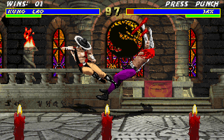 Mortal Kombat 3 (DOS) screenshot: Kung Lao performs his diagonal kick on Jax