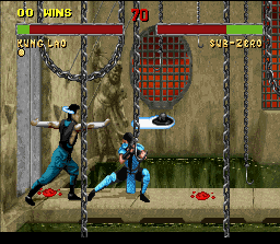 Mortal Kombat II (SNES) screenshot: Escaping successfully of Kung Lao's Hat Throw using his Slide, Sub-Zero changes the fight situation.