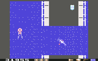 Spy Hunter (Commodore 64) screenshot: Broken bridge.