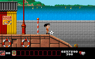 Soccer Kid (DOS) screenshot: Italian Riviera - Nice tiny details are everywhere