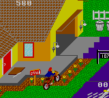 Paperboy (Game Gear) screenshot: Riding over garden