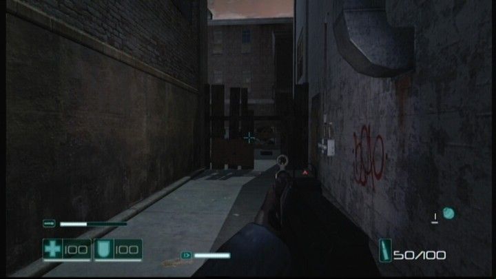 F.E.A.R.: First Encounter Assault Recon (Xbox 360) screenshot: Walking through the dark alleys