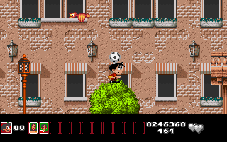 Soccer Kid (DOS) screenshot: Venice - On top of a tree