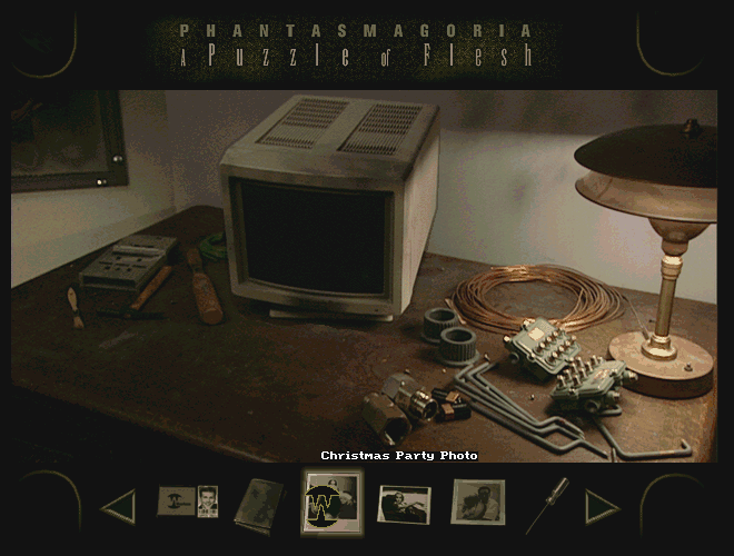 Phantasmagoria: A Puzzle of Flesh (Windows) screenshot: Browsing through your inventory (holding a mouse pointer ovr a certain thing will write you what it is).