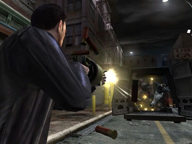 Max Payne 2: The Fall of Max Payne (Windows) screenshot: Max has a variety of weapons