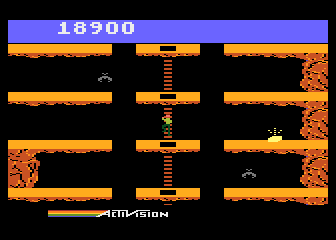Pitfall II: Lost Caverns (Atari 8-bit) screenshot: Climbing a really tall ladder
