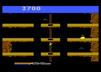 Pitfall II: Lost Caverns (Atari 5200) screenshot: Making your way down a ladder...