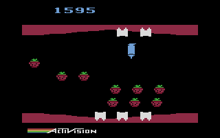 Plaque Attack (Atari 2600) screenshot: Incoming strawberries!!