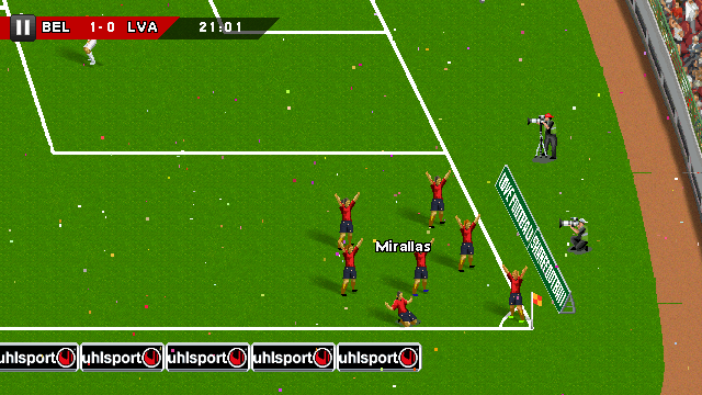 Real Soccer 2012 (J2ME) screenshot: Mirallas celebrates his goal with the team (640x360 version).