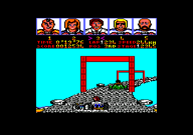 Power Drift (Amstrad CPC) screenshot: Those stones at the side make it harder