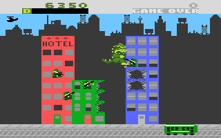 Rampage (Atari 7800) screenshot: Lizzie tears down a building...