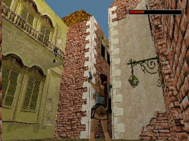Tomb Raider II (PlayStation) screenshot: Combat