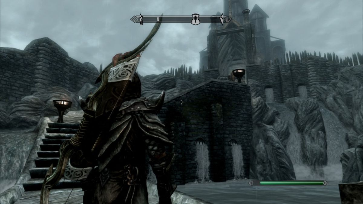 The Elder Scrolls V: Skyrim (PlayStation 3) screenshot: Approaching the city palace