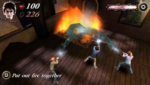 Harry Potter and the Goblet of Fire (PSP) screenshot: Mass use of Aqua Eructo to put out fire